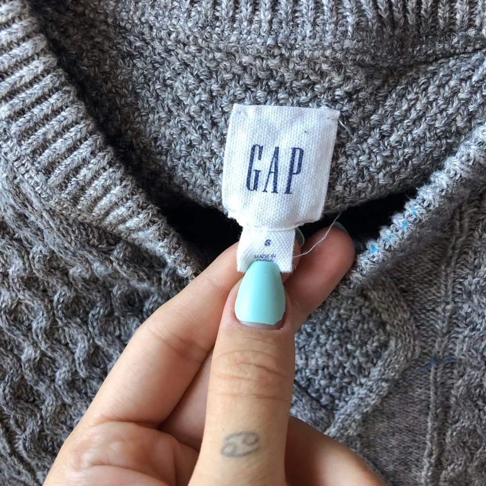 Cozy cable knit sweater ( ◠‿◠ )